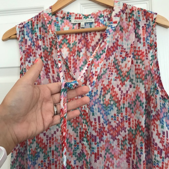 Beautiful, Colorful top - Picture 4 of 5